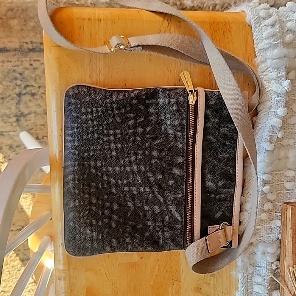 Michael Khors Crossbody Bag